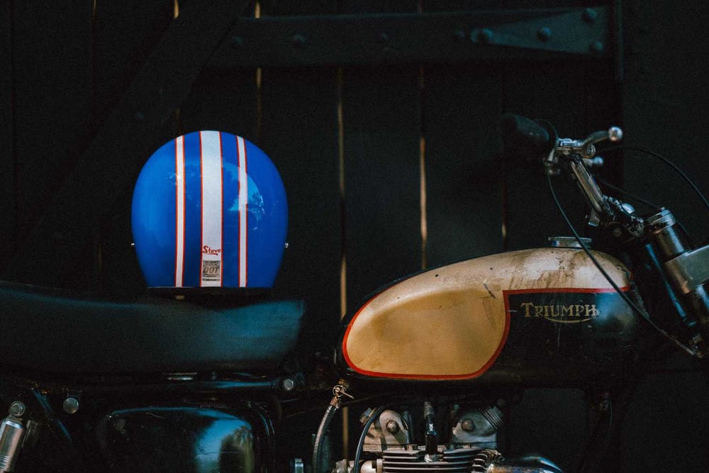 Un Casque Bell En Hommage Steve Mcqueen