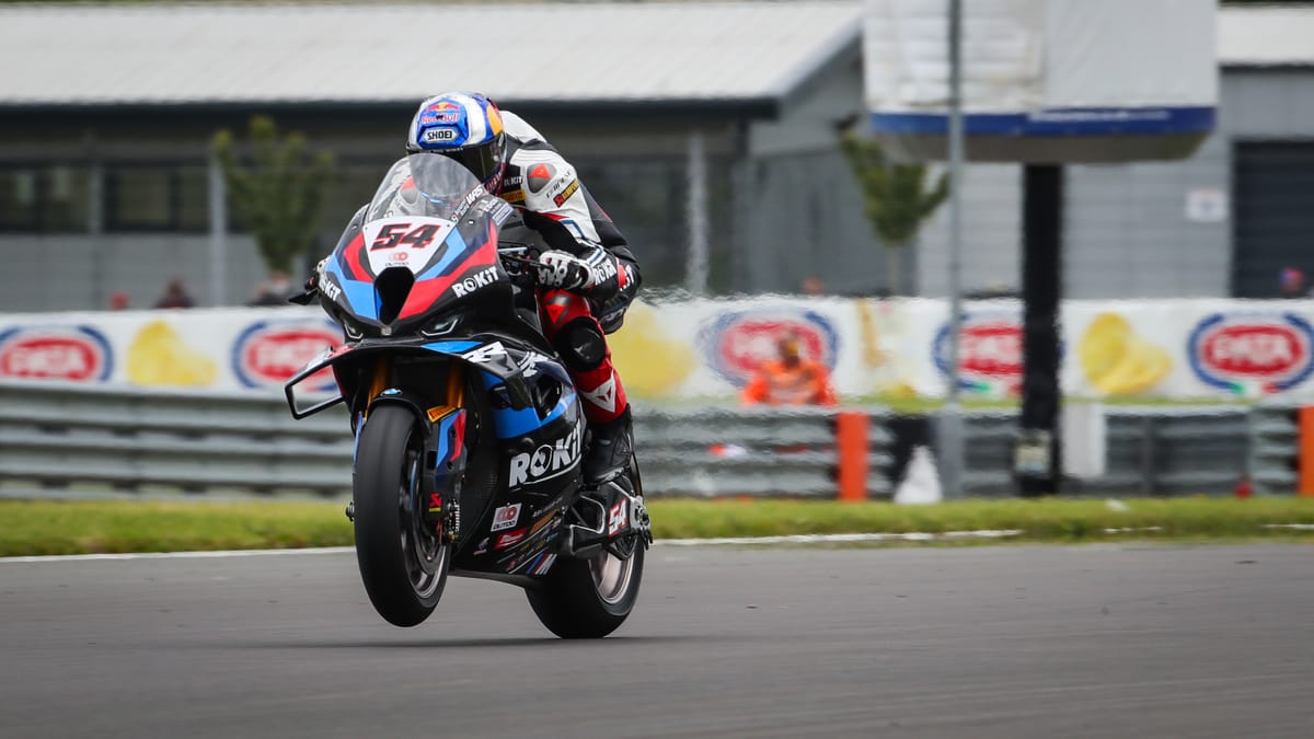 SBK Donington Toprak atomise le record et prend la pole