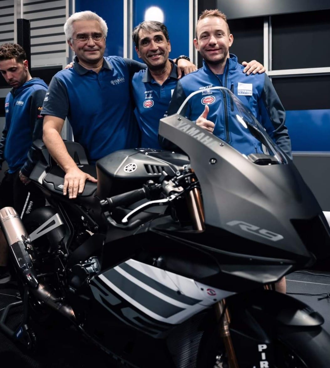 Lucas Mahias et le GMT94 avec la nouvelle Yamaha R9 en 2025