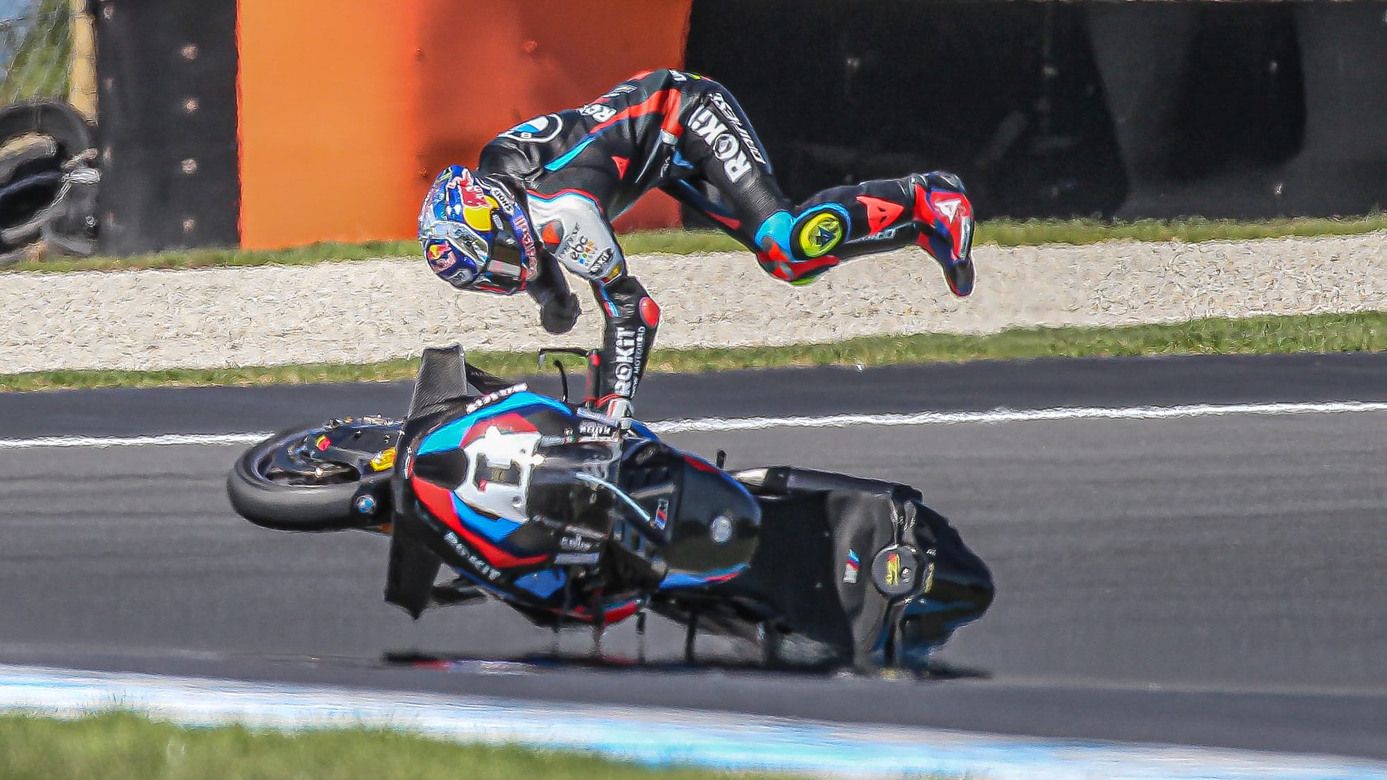 PHOTOS : Lourde chute de Toprak Razgatlioglu à Phillip Island