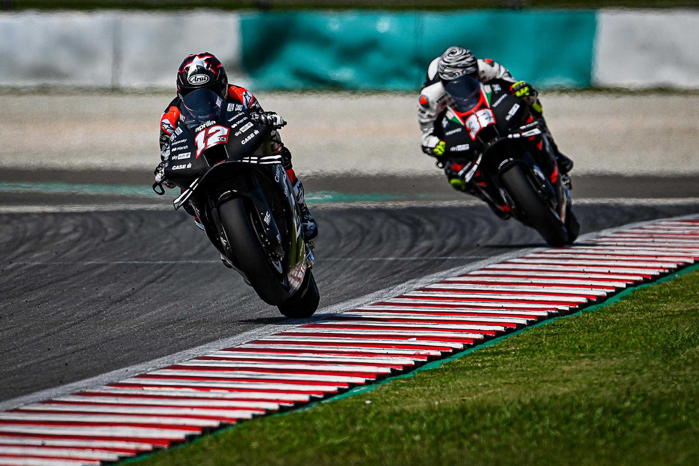 Aprilia teste encore à Sepang !